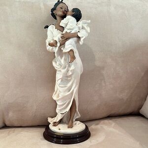 Giuseppe Armani Florence Magic Touch: Elegant Mother and Child Sculpture